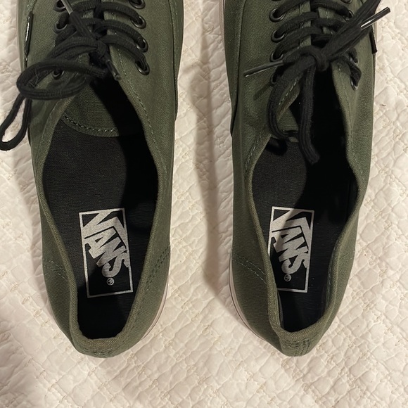 Vans Mens Size 8.5 Green Original and now iconic style sneaker rare color - Picture 8 of 9